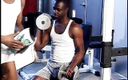 Gays Case: Fit black stud suger sin kuk på gymmet