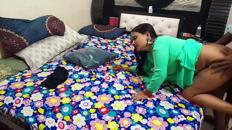 Hot Indian Aunty: น้าสาวอินเดียตูดใหญ่เย็ดฮาร์ดคอร์หลังมืด