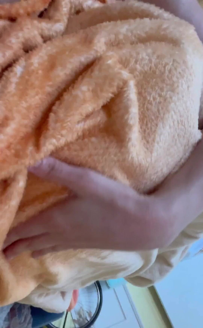 VibeWithMommy: Bir çiftin sevişmesini izlemek garip mi?