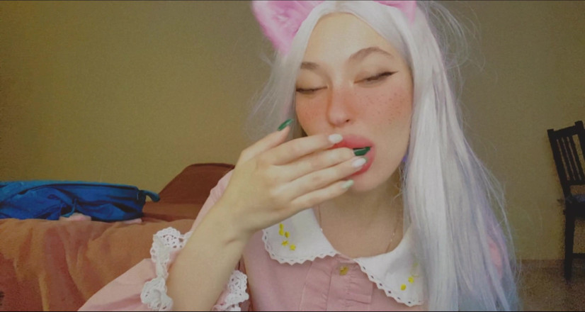 Bambietta Valentain: Hot anime girl sucking her beautiful fingers