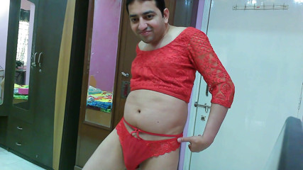 Cute & Nude Crossdresser: Fofa maricas crossdresser femboy Sweet Lollipop em um crop top...