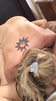 Un Caldo Trio Lesbo Con La Vogliosissima Sindee Coxx