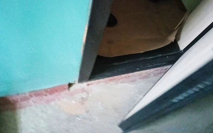 ArchiRusik: Kontrolor přišel zkontrolovat pulty, ale dal velký penis mladému twink,...