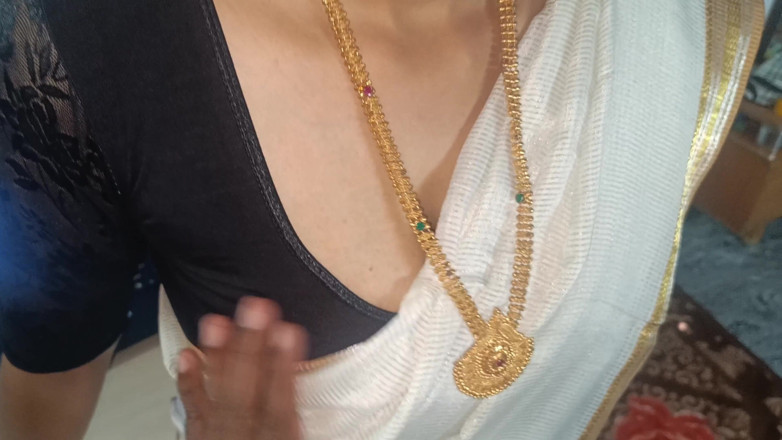 Inba: Getrouwde vrouwen kantoorromance met Malayala Saree