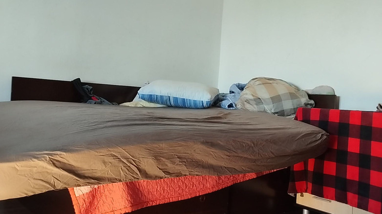Mirsur: Sexy morena se prueba pantimedias