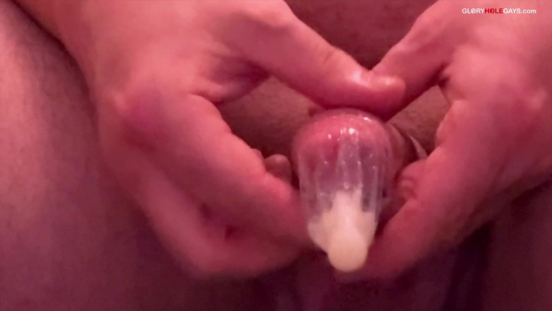 GLORYHOLEGAYS: Hans första gång på Gloryhole och jag fångar allt