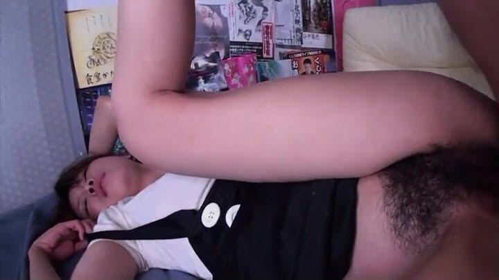 Time To Jerk Off: Urocza japońska nastolatka wieje peckera w POV i zostaje zerżnięta