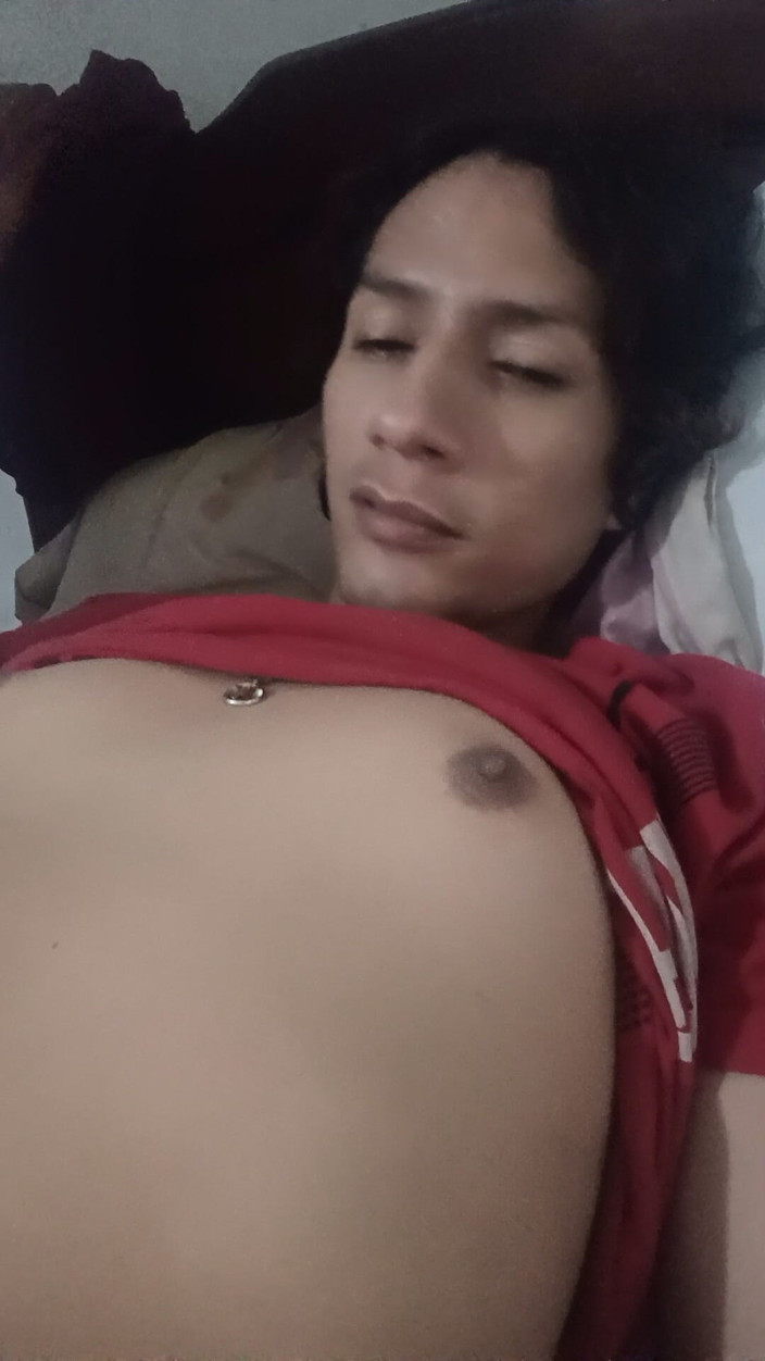 Femboy from Colombia: Le sucer délicieux à chaque mouvement