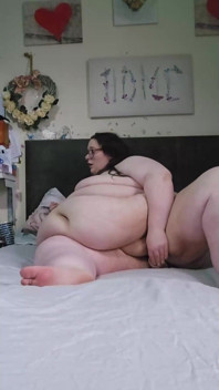 SSBBW göttin kommt mit spielzeug für sie