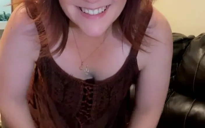 Ms Amanda: MILF zieht sich aus