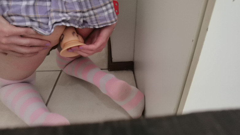 Kinky Princess: Dildoyla yarağa binme alıştırması yapıyor