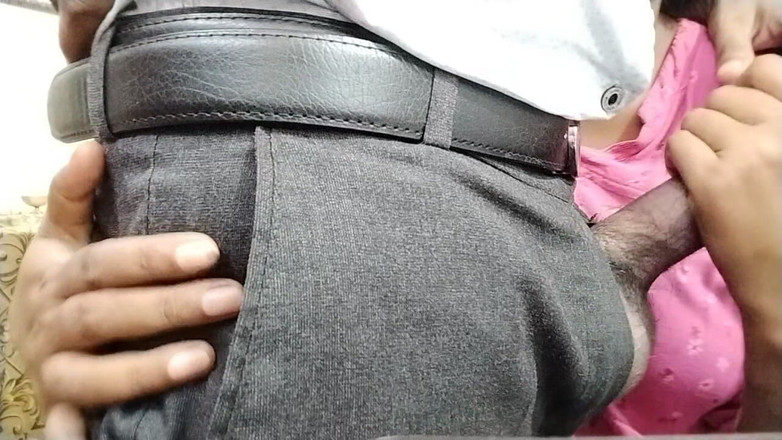 Pooja Didi: 我的朋友看到我操我的继妹