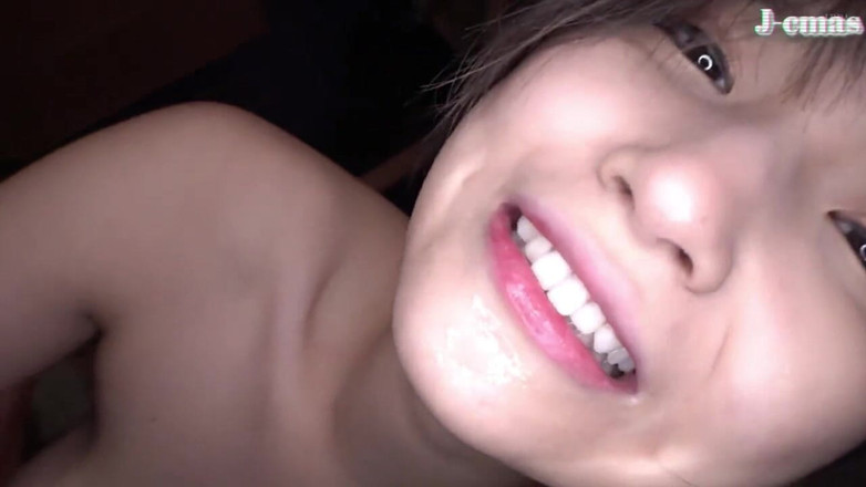 J-Cams: 一个大胆的美女拥抱露天，留下温暖的痕迹，激情溢出第二场 - a