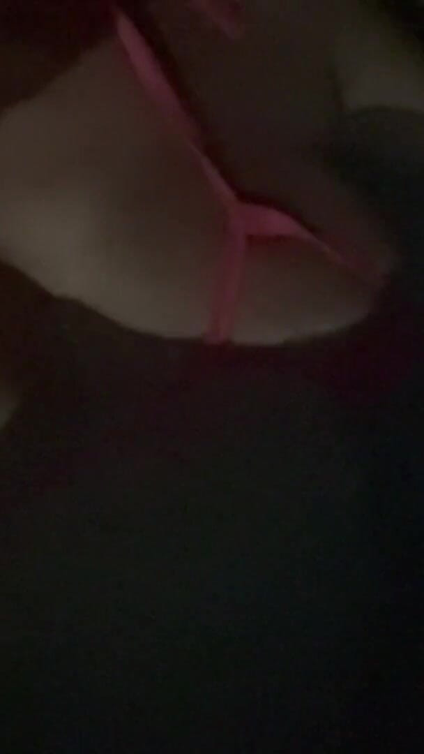 Artemisia Love: Artemisia älskar sexig micro bikini i jacuzzin sent på kvällen