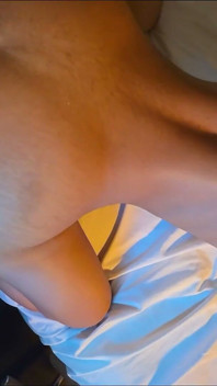 POV - Fodendo Yasmin de quatro e enchendo a buceta apertada da puta de porra ... Tão gostosa.