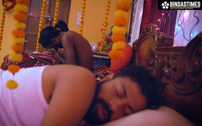 Xxx Lust World: Čerstvě vdaná manželka šuká se svým přítelem před svým manželem