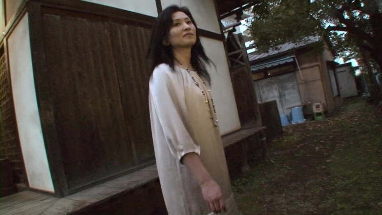 Japan Lust: Japanese mature in sexy pink nightie gets creampie