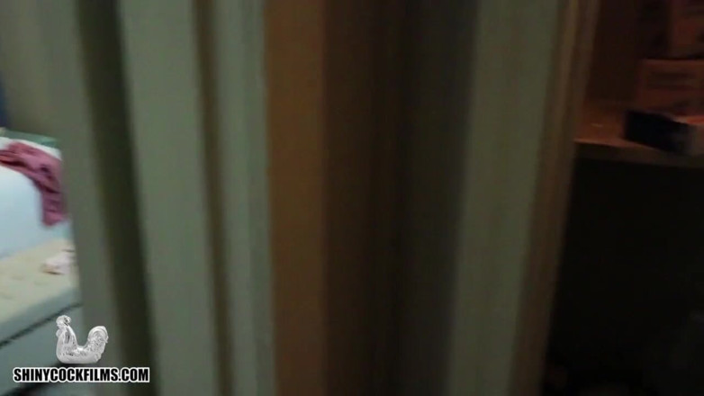 Jane Cane: Mẹ kế chia sẻ bộ ngực mới với con trai...