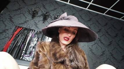 Lady Victoria Valente: 자지를 애무하고 구두로 따먹는 털 많은 여자