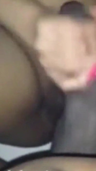 Ateşli Hintli seksi kız ateşli oğlanla sert seks yapıyor tam çıplak amcık emiyor