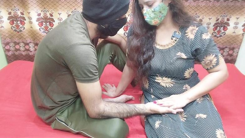 Pakistani CoupleX: 典型的印度德西丈夫阻止他的妻子去她朋友的房子，并了她。