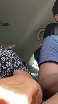 Clemence audiard lagi asik masturbasi di dalam mobil