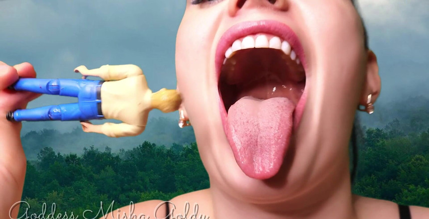 Goddess Misha Goldy: Silná a sexy obryně je hladová, a dnes malý člověk je...