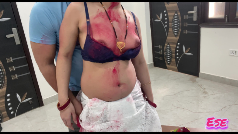Sammy Sins: Il cognato ha aperto la camicetta della cognata durante l'holi