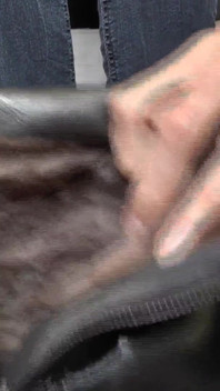 Victoria valente lagi asik pamer sepatu bot dan mengendur dengan intens, lady victoria valente