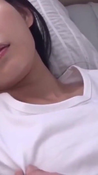Slender Beauty with an Idol-like Smile Revealed Her Most Relaxed Side in a Rare Private Moment 1st