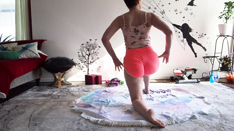 Aurora Willows: Hinter den kulissen, booty shorts
