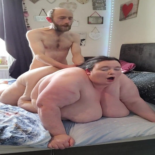 SSBBWLadyBrads: 被猎人自己从后面操