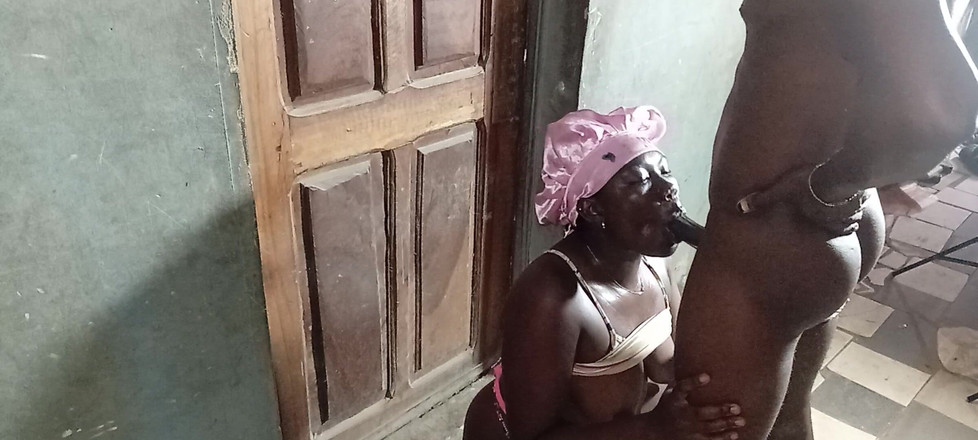 Creamyshuga: जब हर कोई बाहर गया है तो उसने अपनी सौतेली बहन को चोदा