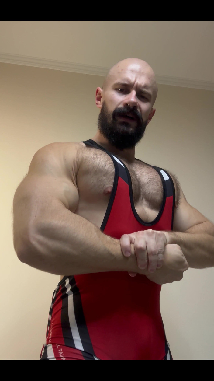 Mister Stone: Homem musculoso