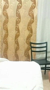 Üvey annem, kız arkadaşımı ve üvey kız kardeşimin penis emmesini izlemeyi seviyor