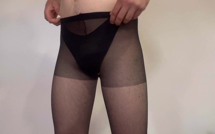 Apomit: Lieve sexy kont met strings en panty tern jongen plaagt
