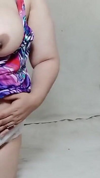 Rabuda indiana menina audição cena um, mostra peitos grandes e faz conversa suja