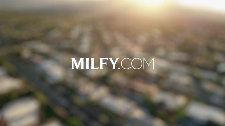 Milfy: Milfy - Ibu tiri yang lapar dubur Savannah menggoda kawan anaknya