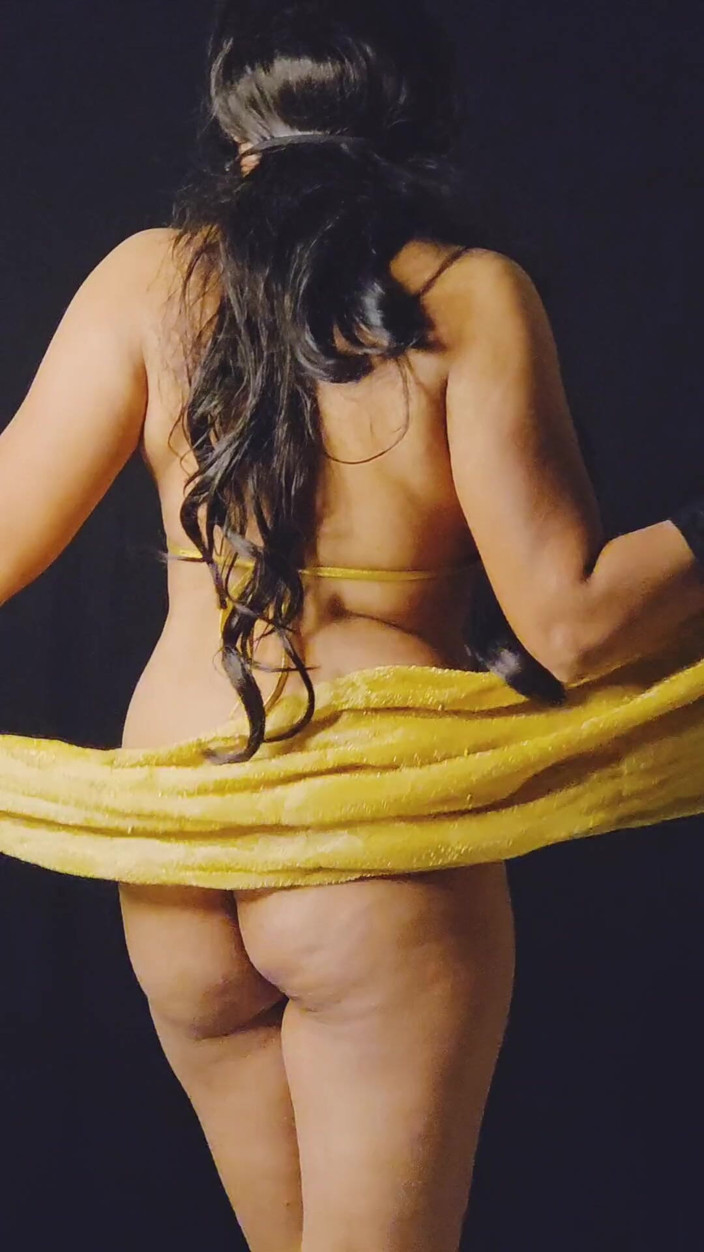 Deepthinair: Momen pribadi istri nakal india