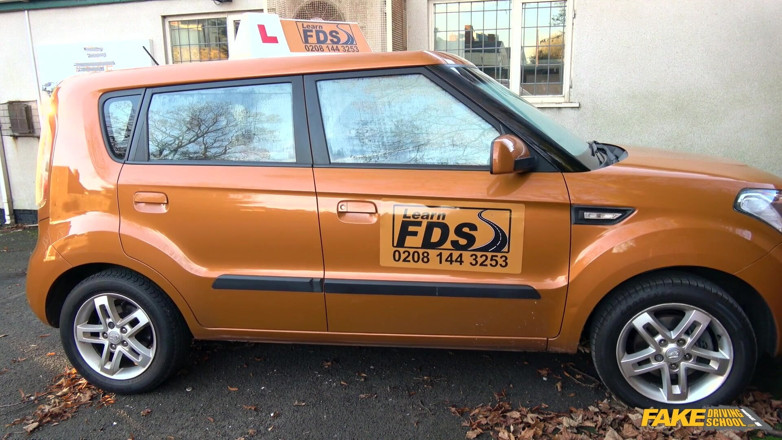 Fake Driving School: Fake driving school - heiße rothaarige, schmutziges geheimnis: blowjobs im freien...