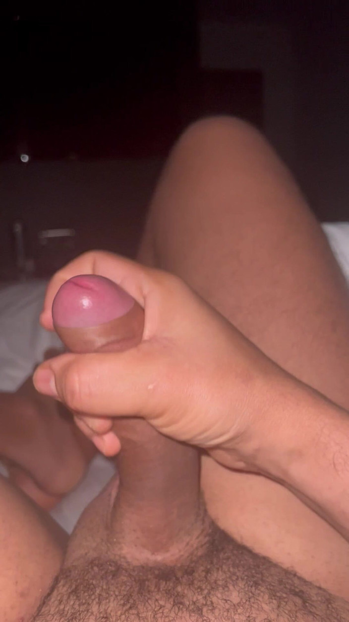 Hot dick in your ass: Aftrekken naast mijn hetero vriend