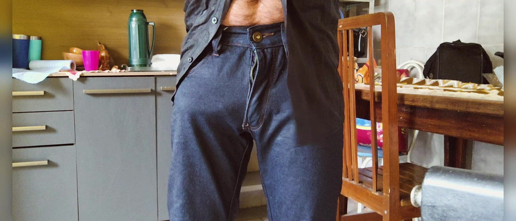 Stink HairyMale: Baden mit Kleidung