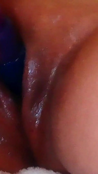 Un dildo nella mia figa