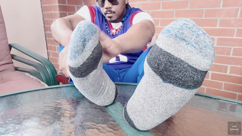 Soft Soleman: 我在日光浴室抚摸并展示我的男性脚 （2025）