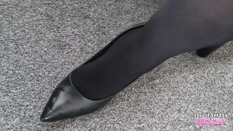 BBW_Wife: Naughty housewife teasing clit in hairy pussy with vibrator