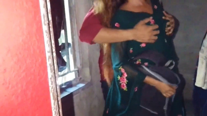 East indian group: Vesnická studentka na spodní straně Chariot video
