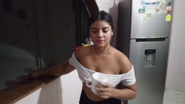 NatalyGirl: Vlog videosu: Güzel esmer üvey kız kardeşimi filme alıyorum, böylece onu...