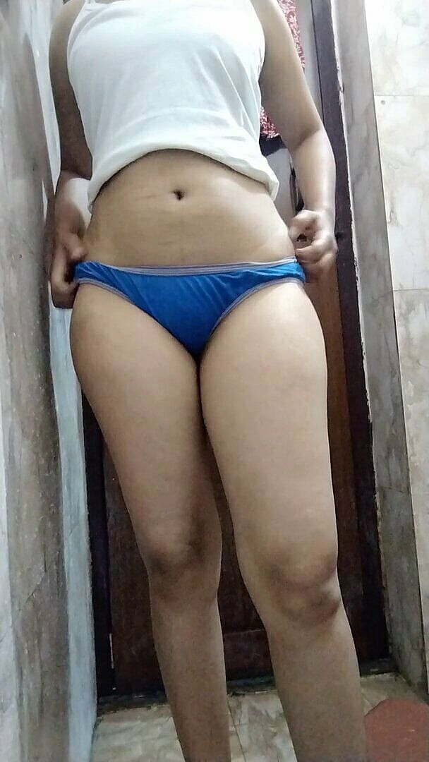 Riyathakur: 十代の女の子Riya作りビデオのための彼女の先生