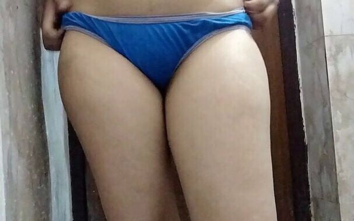 Riyathakur: Chica adolescente Riya haciendo video para su maestro