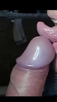 Hete pijpbeurt plagen met tong! Ze likt het als een lolly!